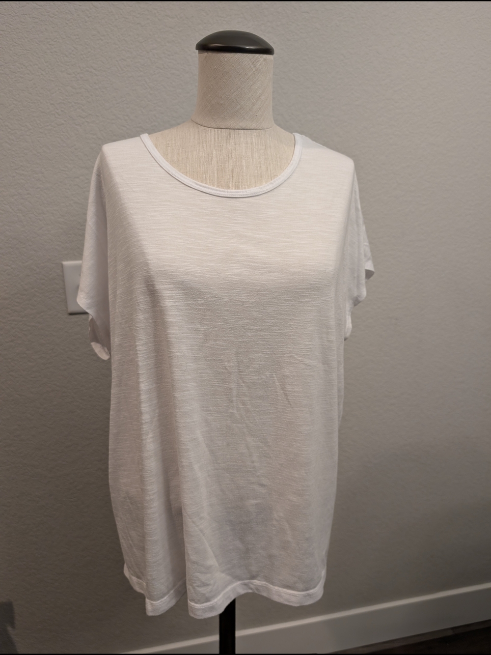 Gaiam White Women's Sz L Short Sleeve Crewneck Top - Classic Everyday Tee